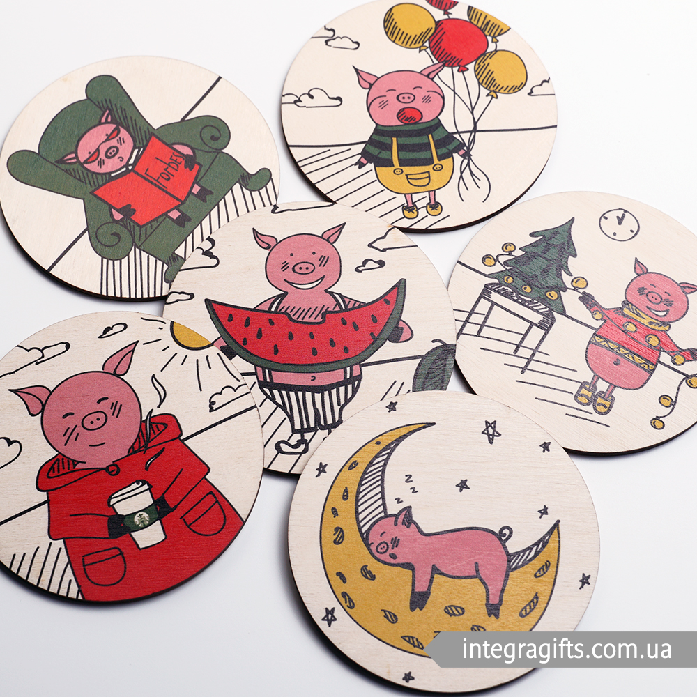 Подарочный набор круглых костеров на подставке "Свинки". Фото N2